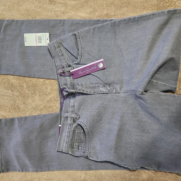 Nwt Gloria Vanderbilt Women's Straight Leg Jeans in Gray - Picture 2 of 12
